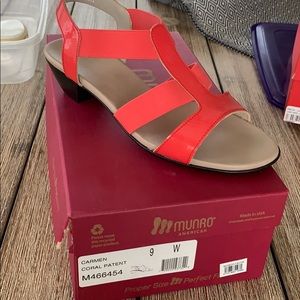 Munro Carmen coral patent sandals